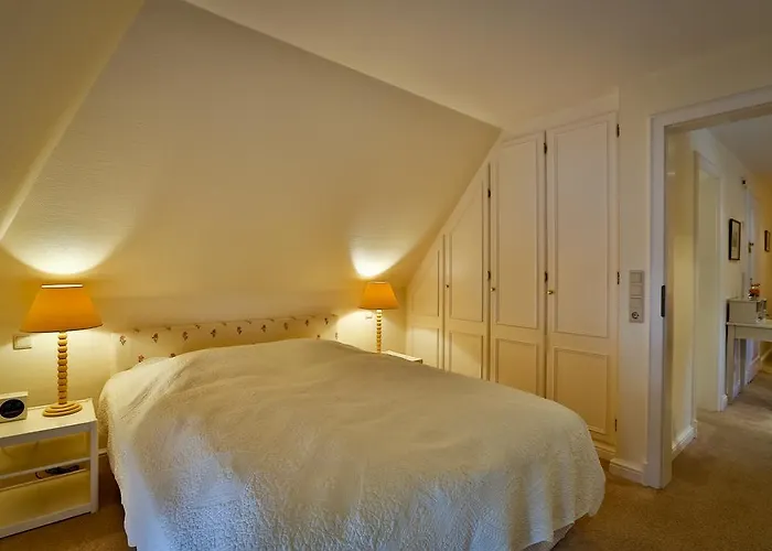 מלון Und Restaurant Joerg Mueller 4*