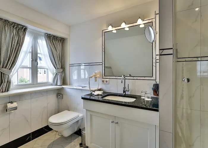 מלון Und Restaurant Joerg Mueller ווסטרלנד